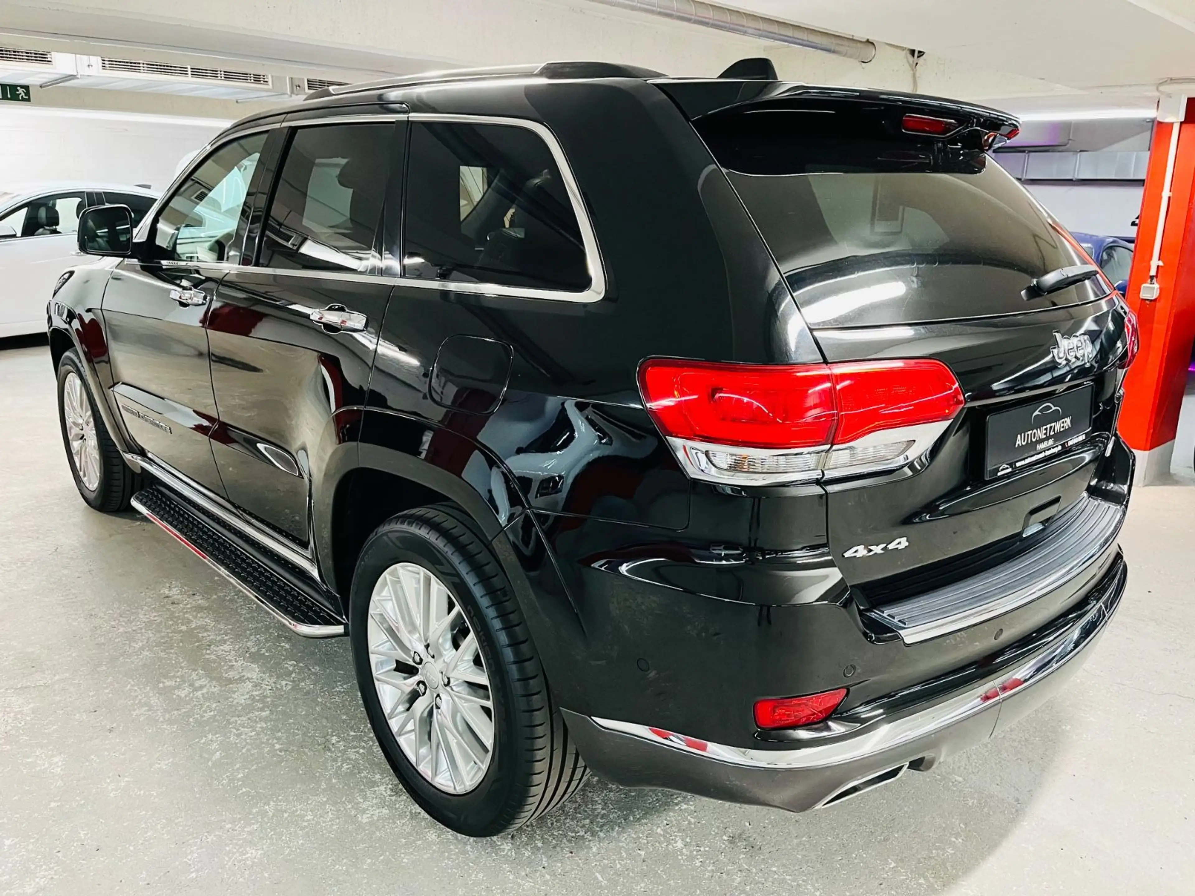 Jeep Grand Cherokee 3.0 CRD Summit Fond Entertainment — photo 4