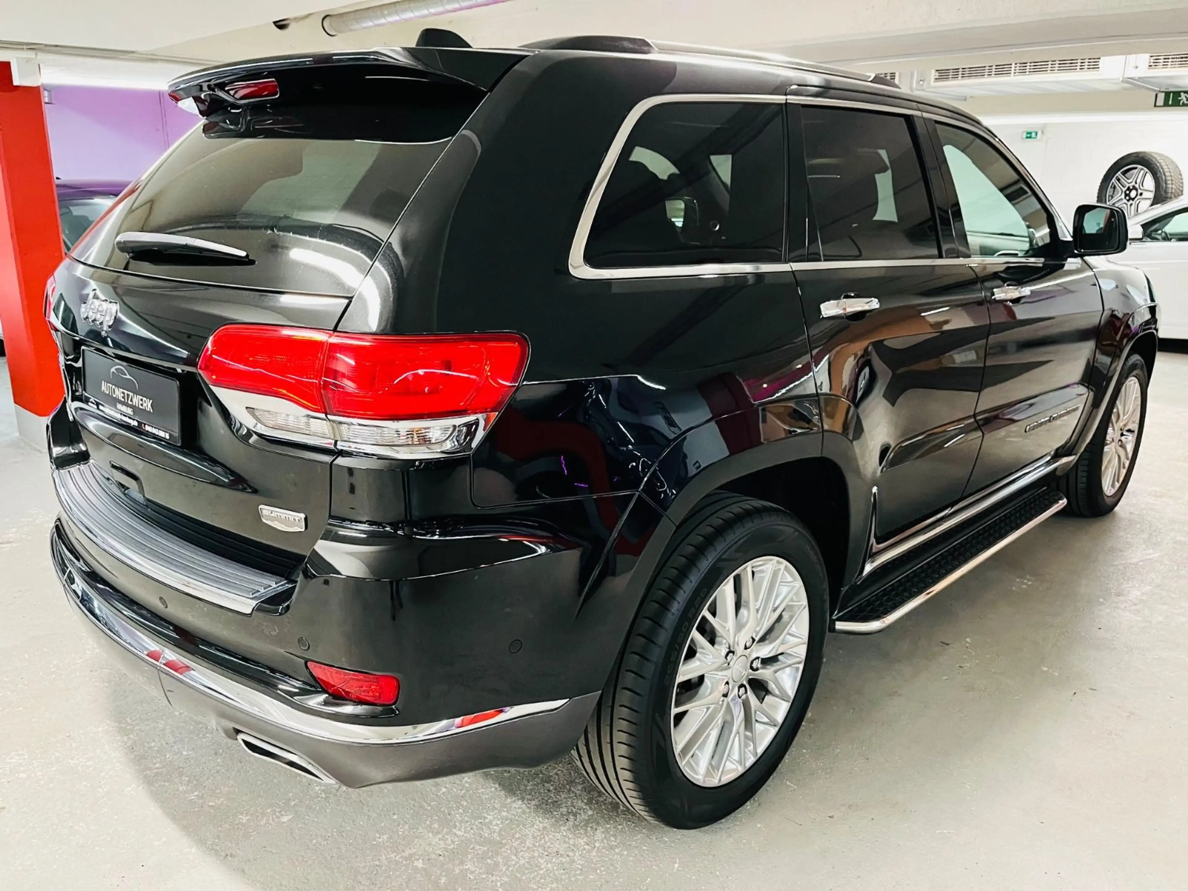 Jeep Grand Cherokee 3.0 CRD Summit Fond Entertainment — photo 2