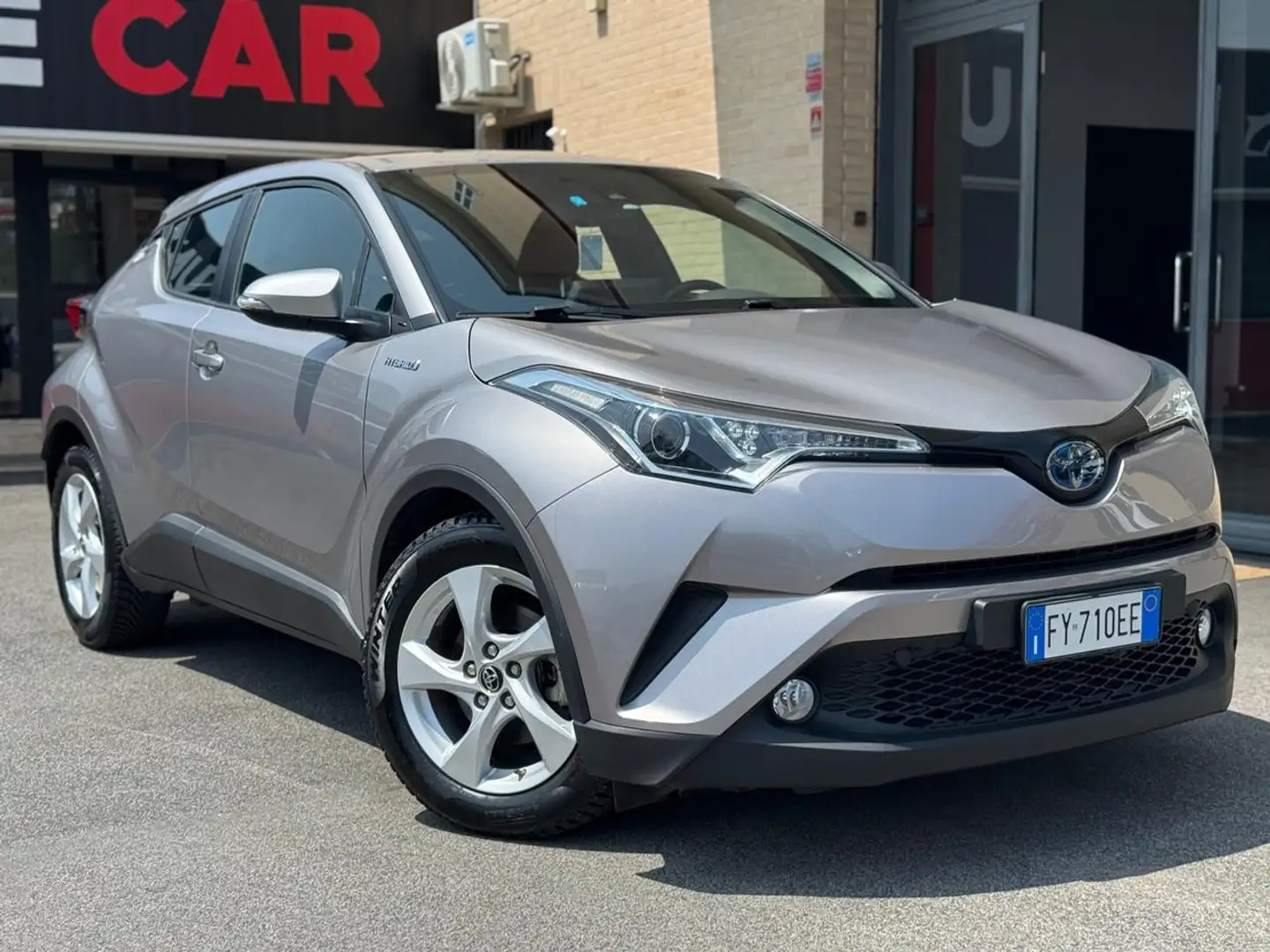 Toyota C-HR 1.8 Hybrid E-CVT Active (NESSUN VINCOLO) Grigio - 1