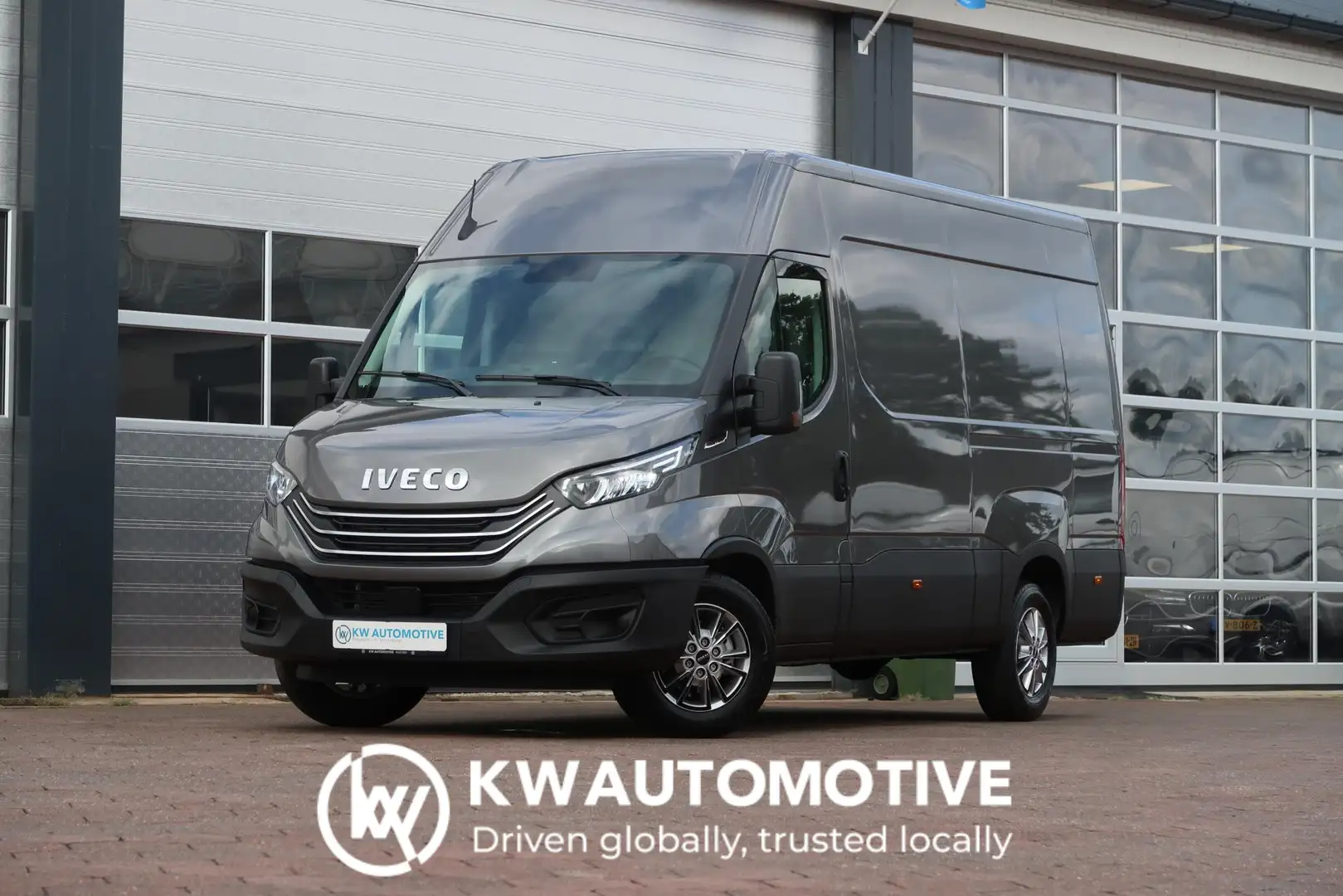 Iveco Daily 35S18HV 3.0 L2H2 BPM VRIJ/ AUT/ LED/ CAMERA/ NAVI/ siva - 1