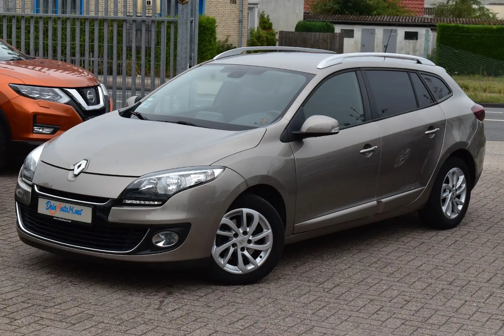 Renault Megane III Grandtour Paris Aut.|NAVI|PDC|Si-Hzg Braun - 1