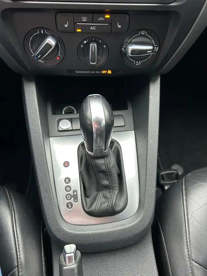 Volkswagen Jetta снимка Volkswagen Jetta