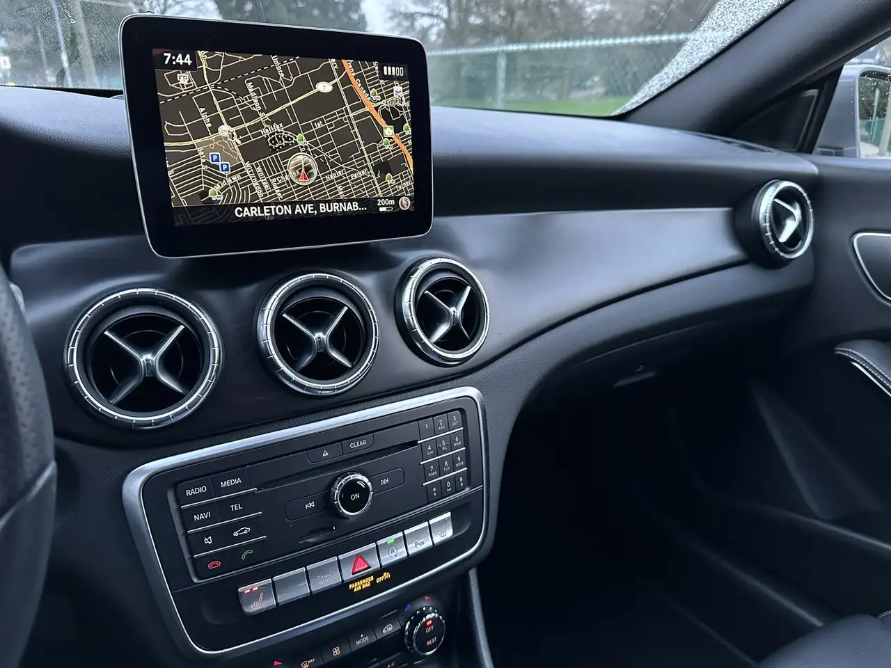 Mercedes-Benz CLA снимка Mercedes-Benz CLA
