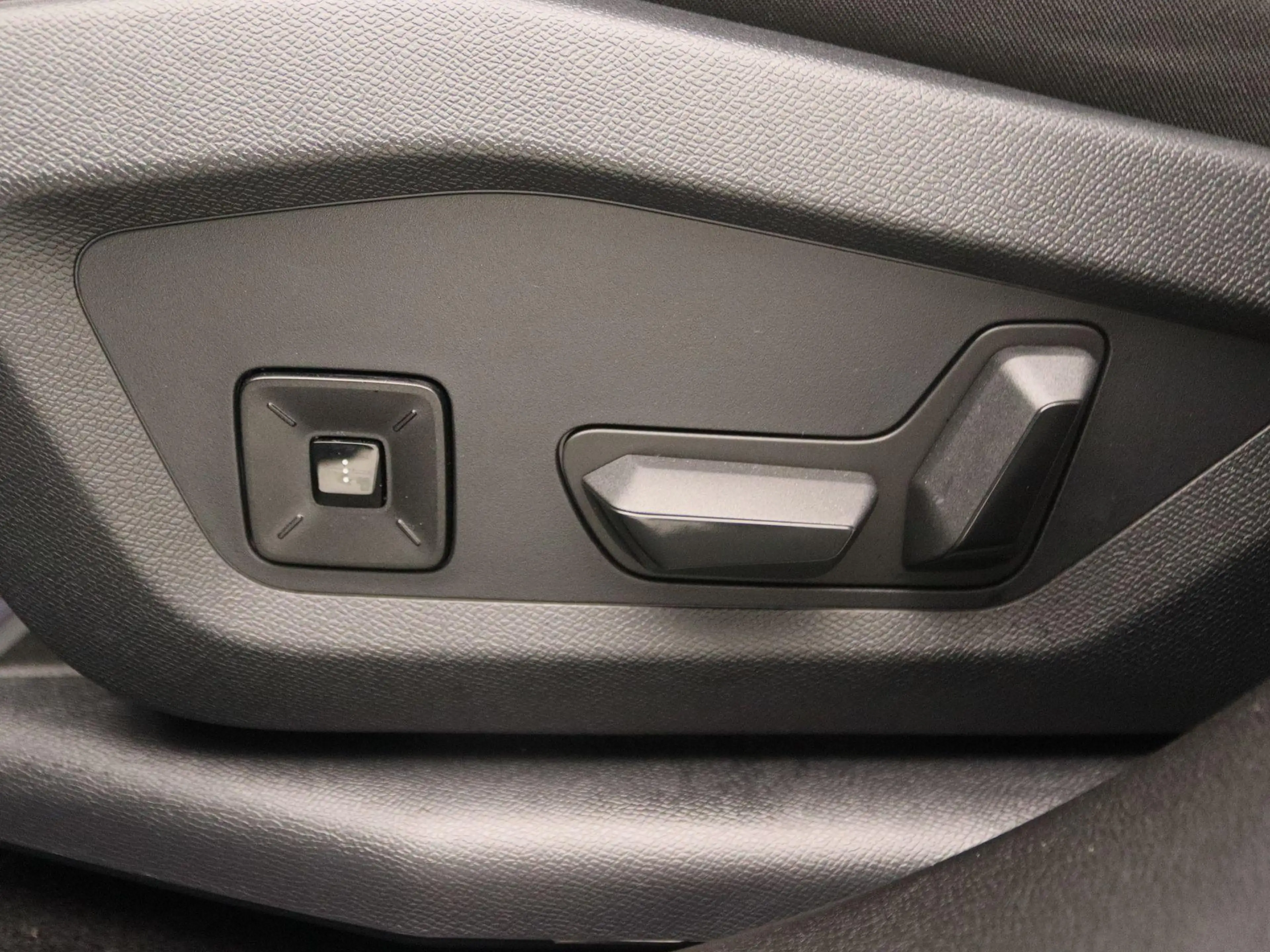 Jeep Compass 1.2 e-Hybrid First Edition | Navigatie | 360 grade — photo 12