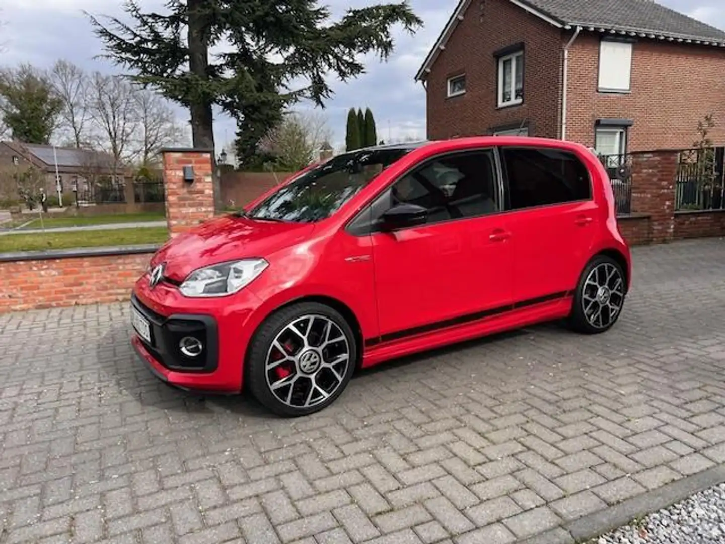 Volkswagen up! 1.0 TSI GTI 116 PK /Pano/ eerste eigenaar/ Rood - 2