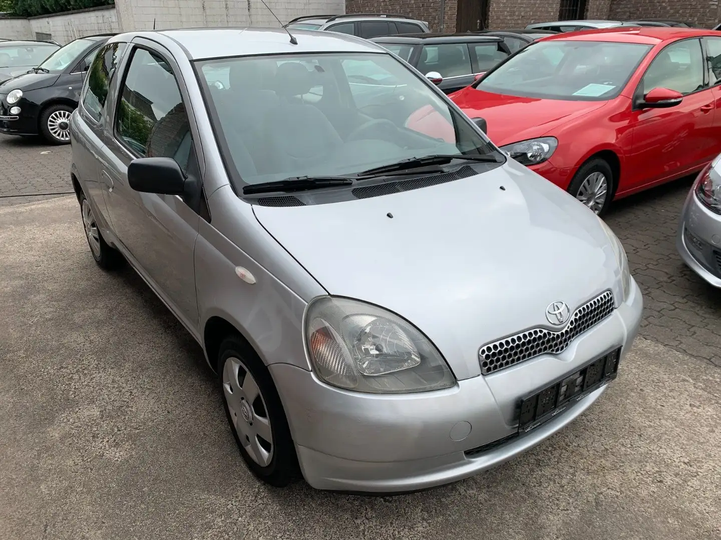 Toyota Yaris 1.3 linea sol Automatik Silber - 2