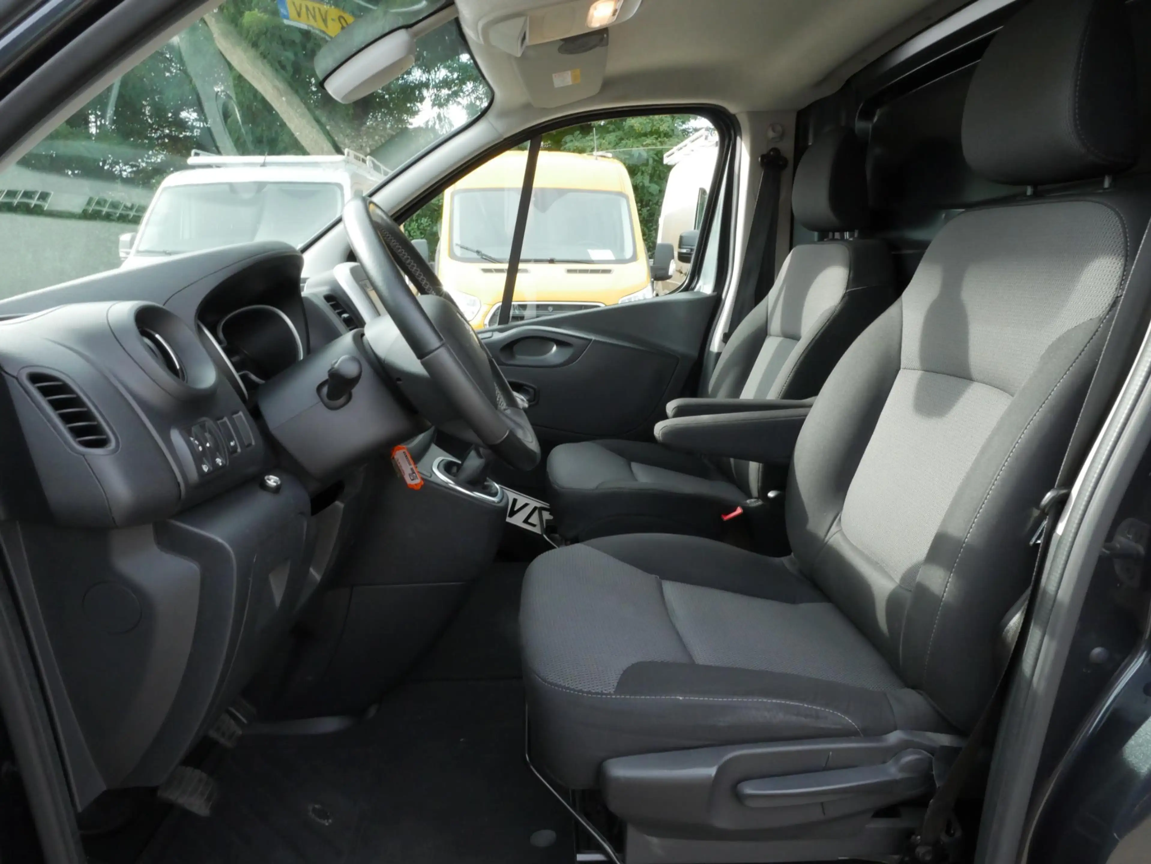 Renault Trafic 2.0 dCi 120PK L2H1 Airco Trekhaak Camera Cruise — photo 9