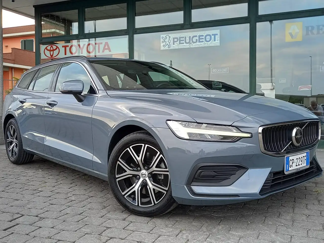 2023 Volvo V60 V60 II  2.0 b4 Core auto, photograph 1