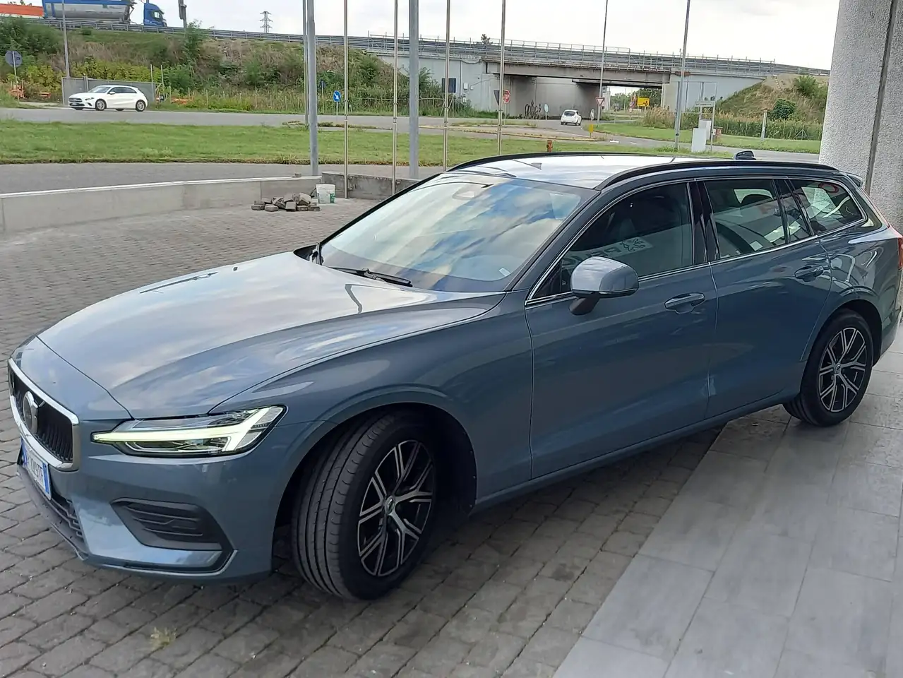 2023 Volvo V60 V60 II  2.0 b4 Core auto, photograph 3