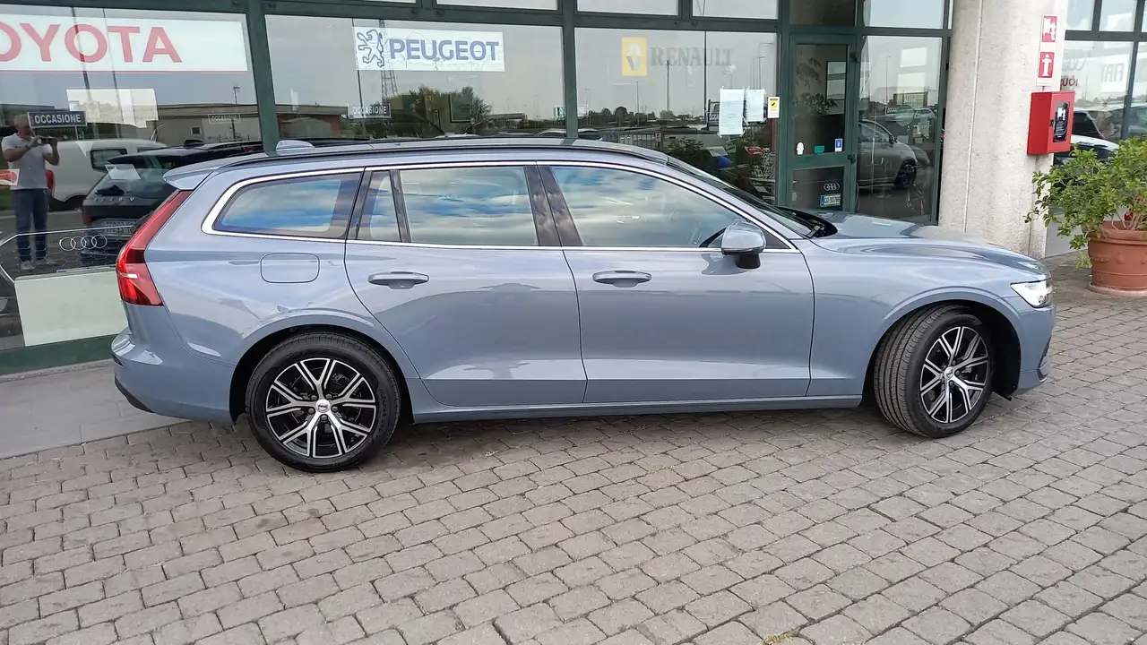 2023 Volvo V60 V60 II  2.0 b4 Core auto, photograph 6