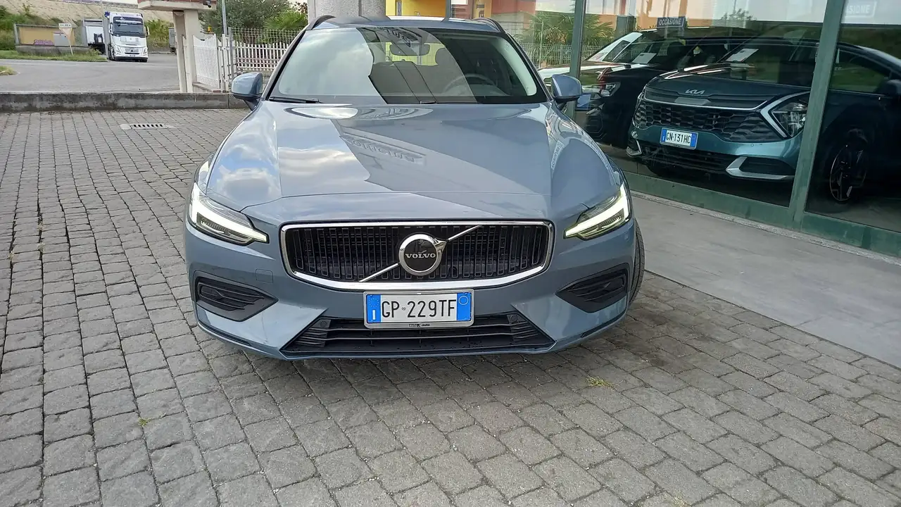 2023 Volvo V60 V60 II  2.0 b4 Core auto, photograph 2