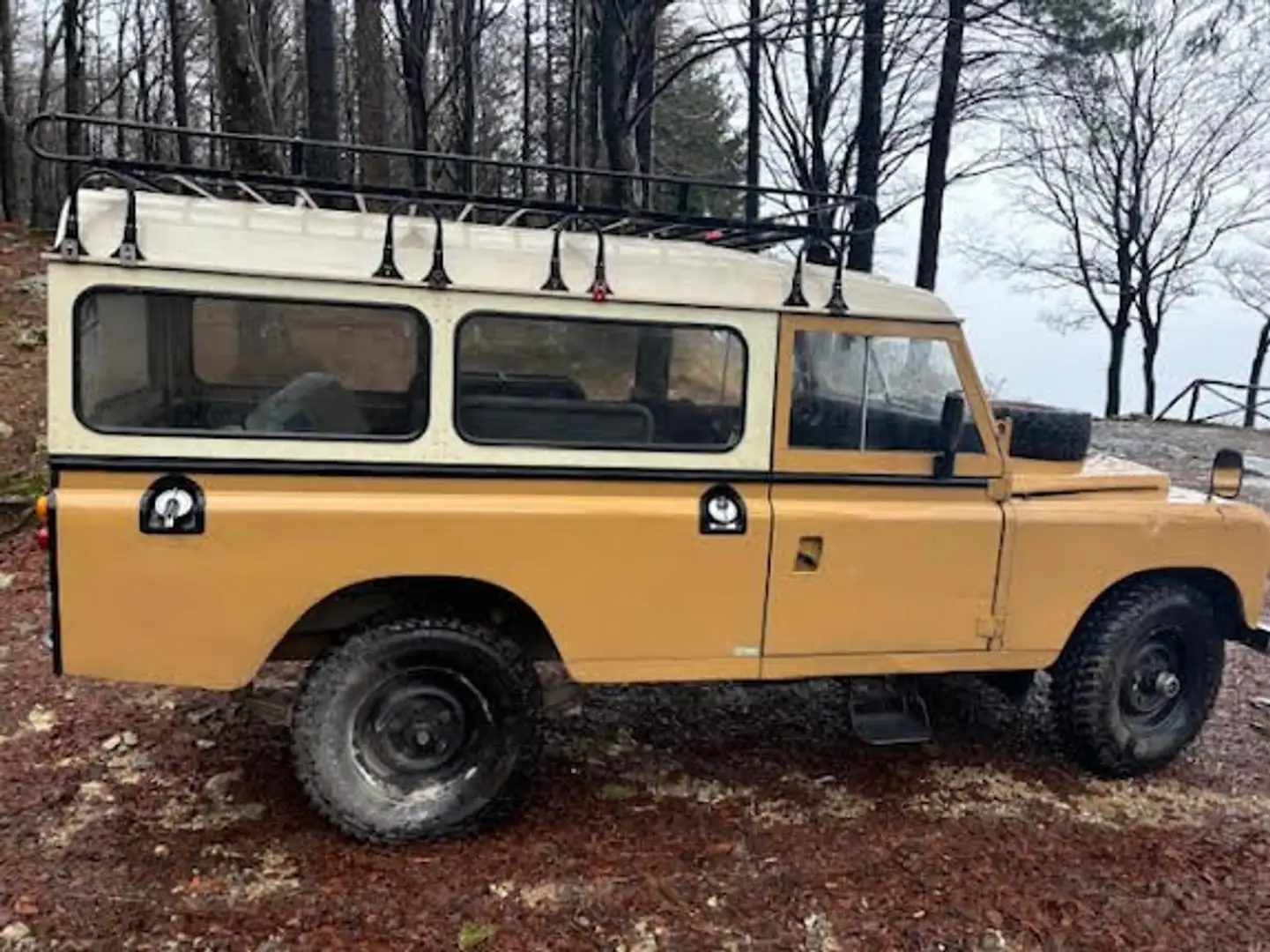 Land Rover Defender 110 2.5 SW Бежевий - 2