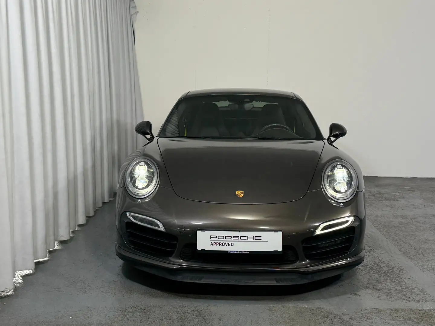 Porsche 911 Turbo S Coupe (991) Braun - 2