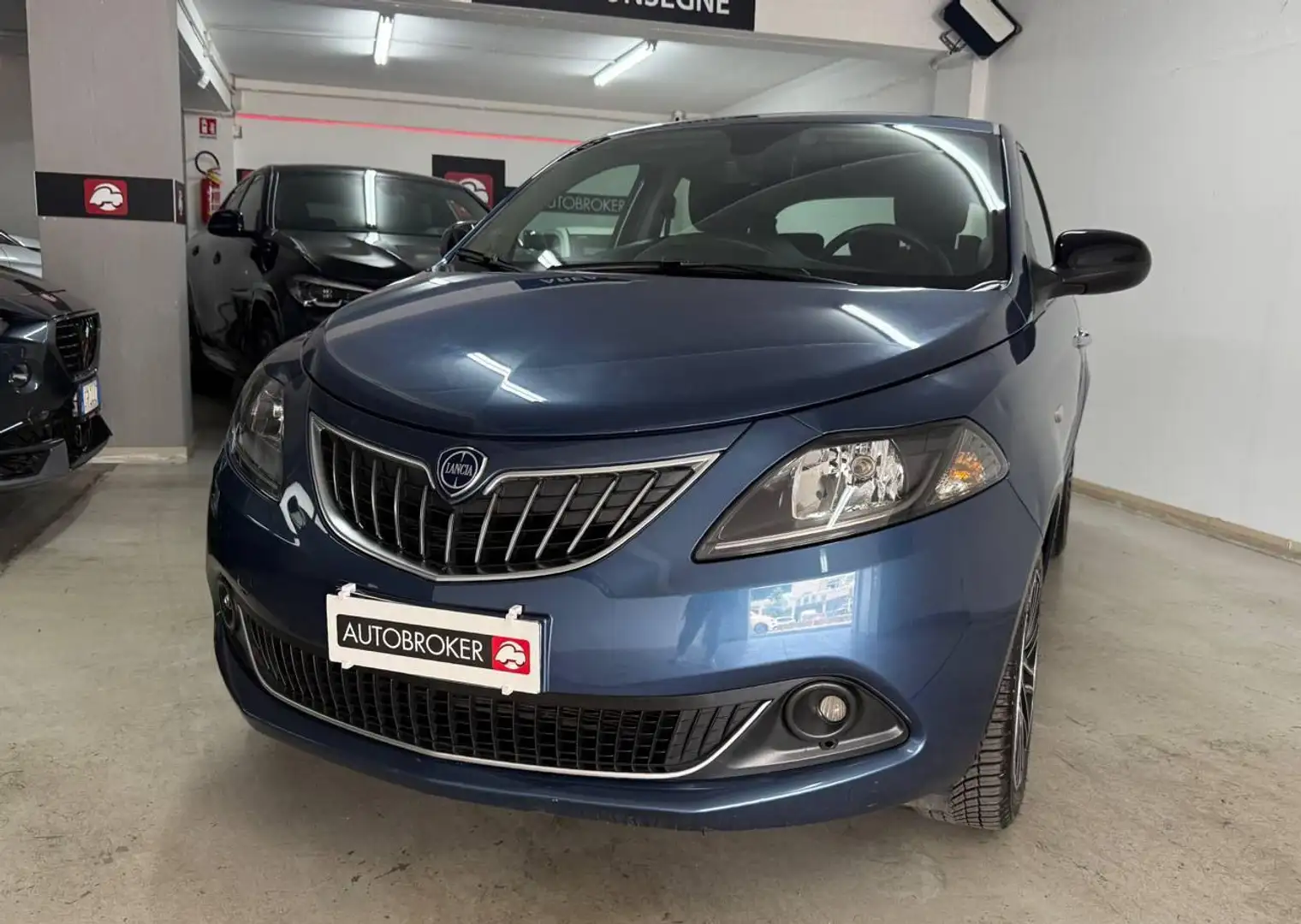 Lancia Ypsilon 1.0 FireFly 5 porte S&S Hybrid Gold Blau - 2