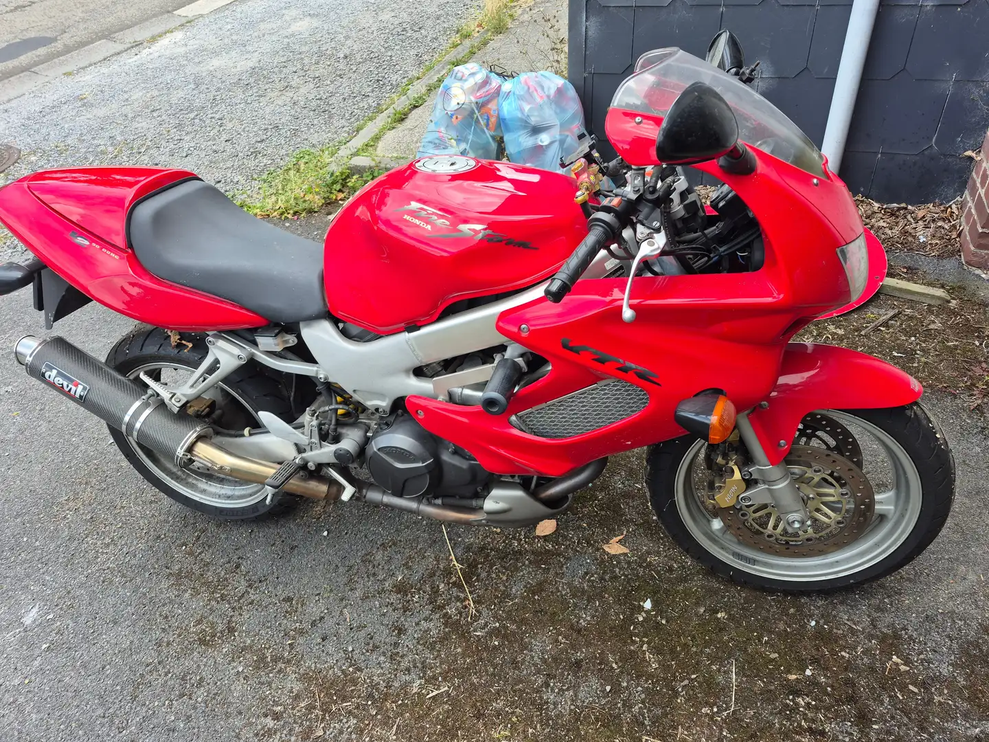 Honda VTR 1000 firestorm Red - 1