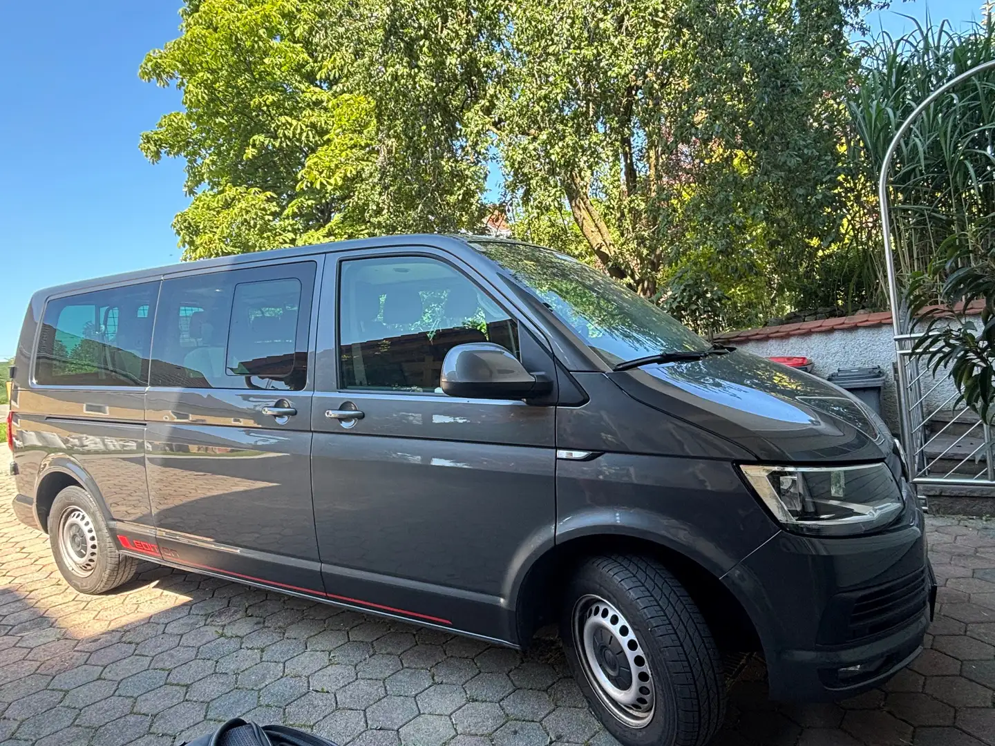 Volkswagen T6 Kombi Kombi LR 2,0 TDI 4Motion BMT DSG Grau - 1