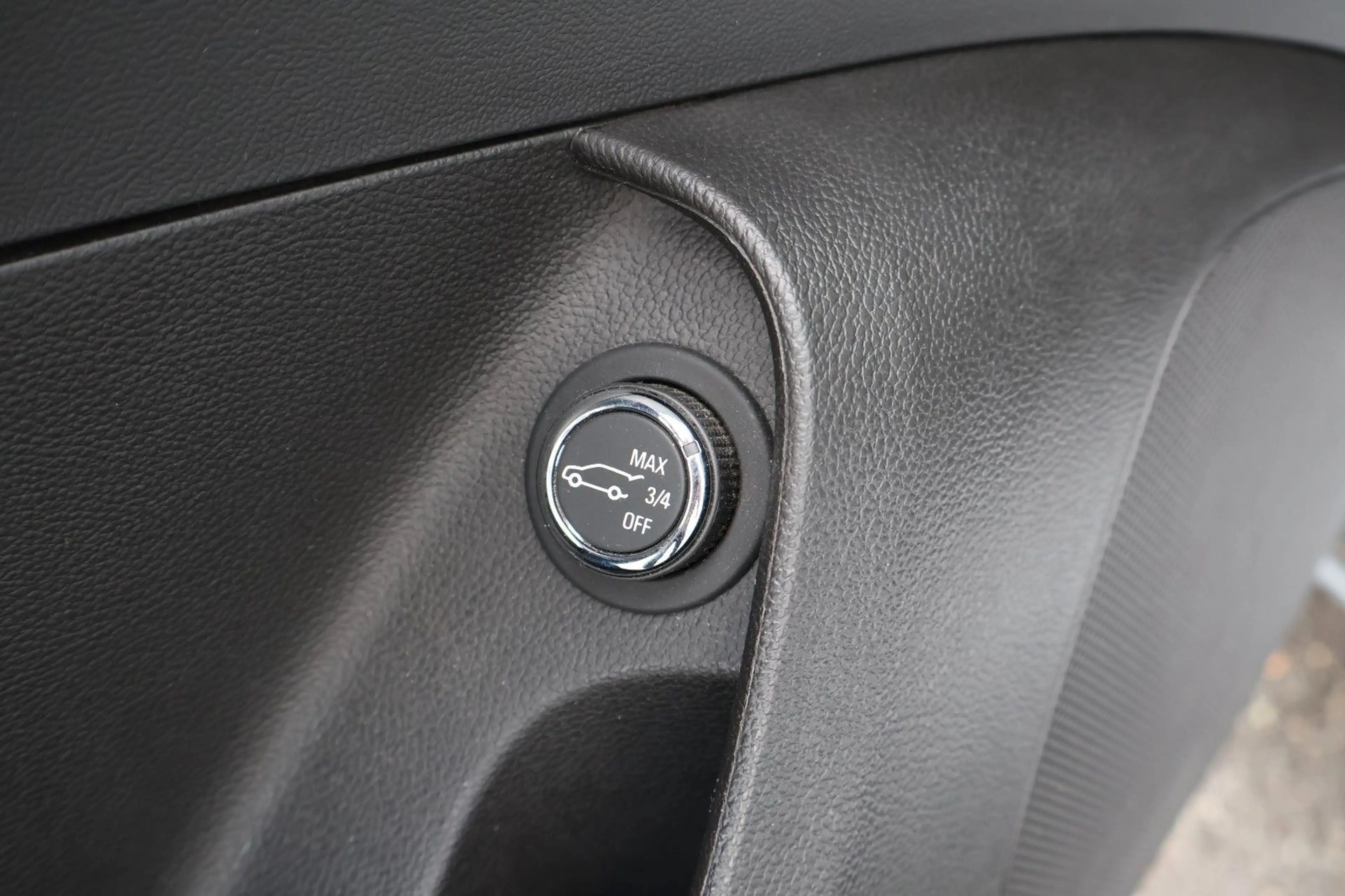 Opel Insignia ST 2.0 CDTI AT Business Innovation — photo 14