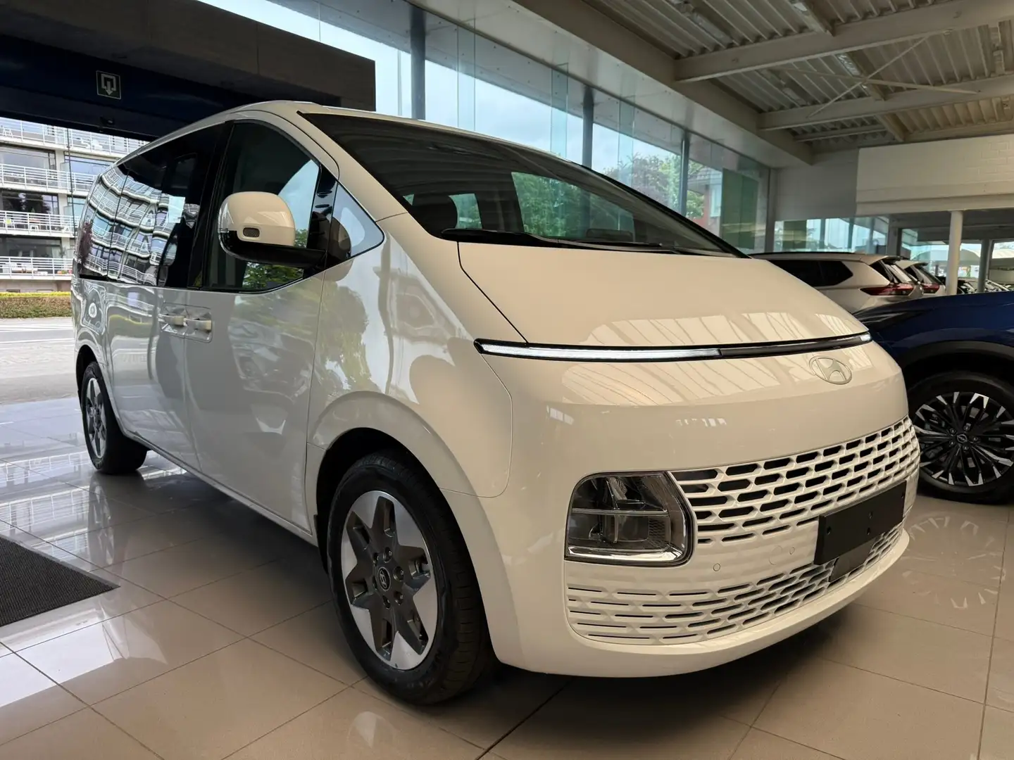 Hyundai STARIA 1.6 T-GDi HYBRID 225PK 9 ZITPLAATSEN + GPS - NIEUW Alb - 1