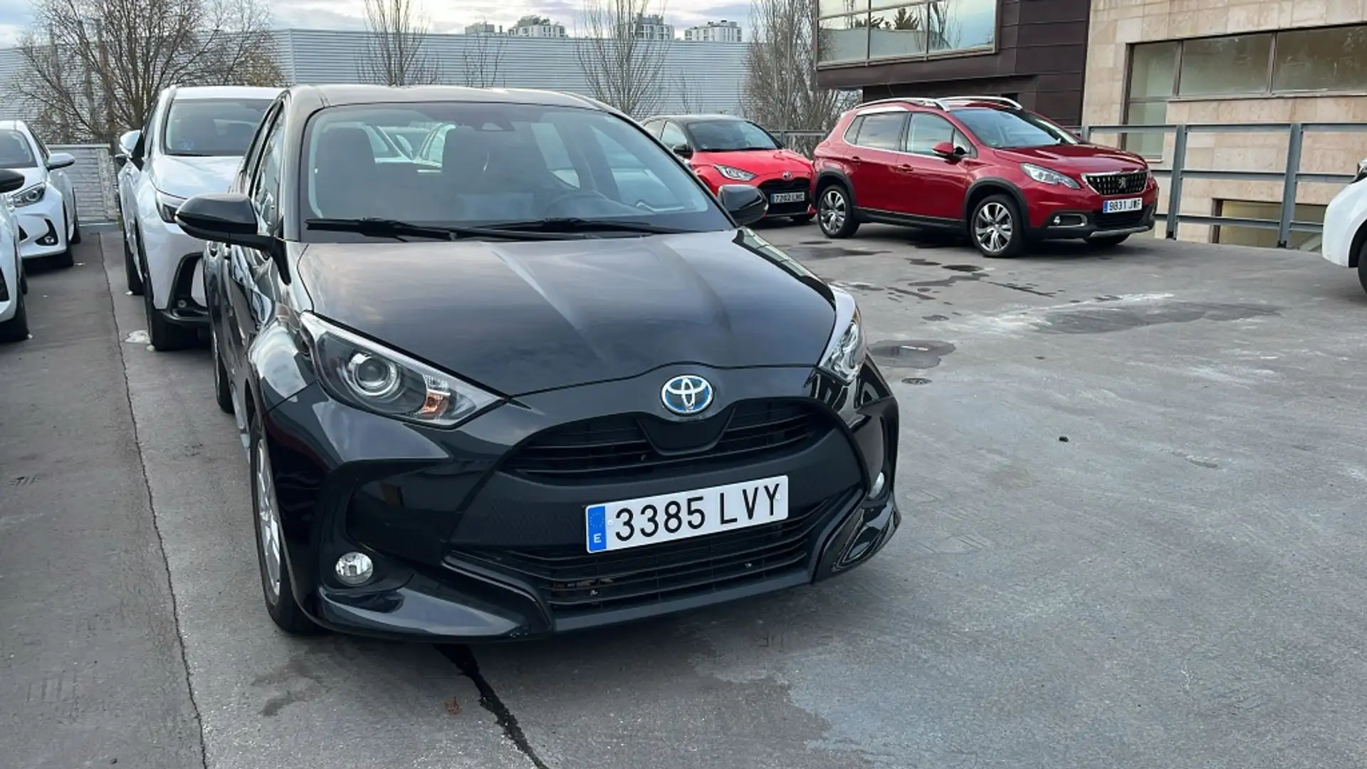 Toyota Yaris 120H 1.5 Active Tech Noir - 1