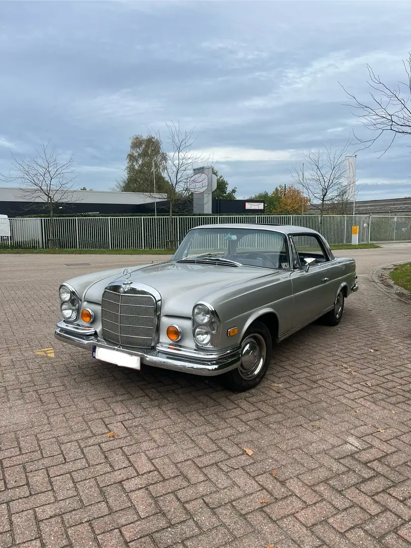 Mercedes-Benz 250 Srebrny - 1