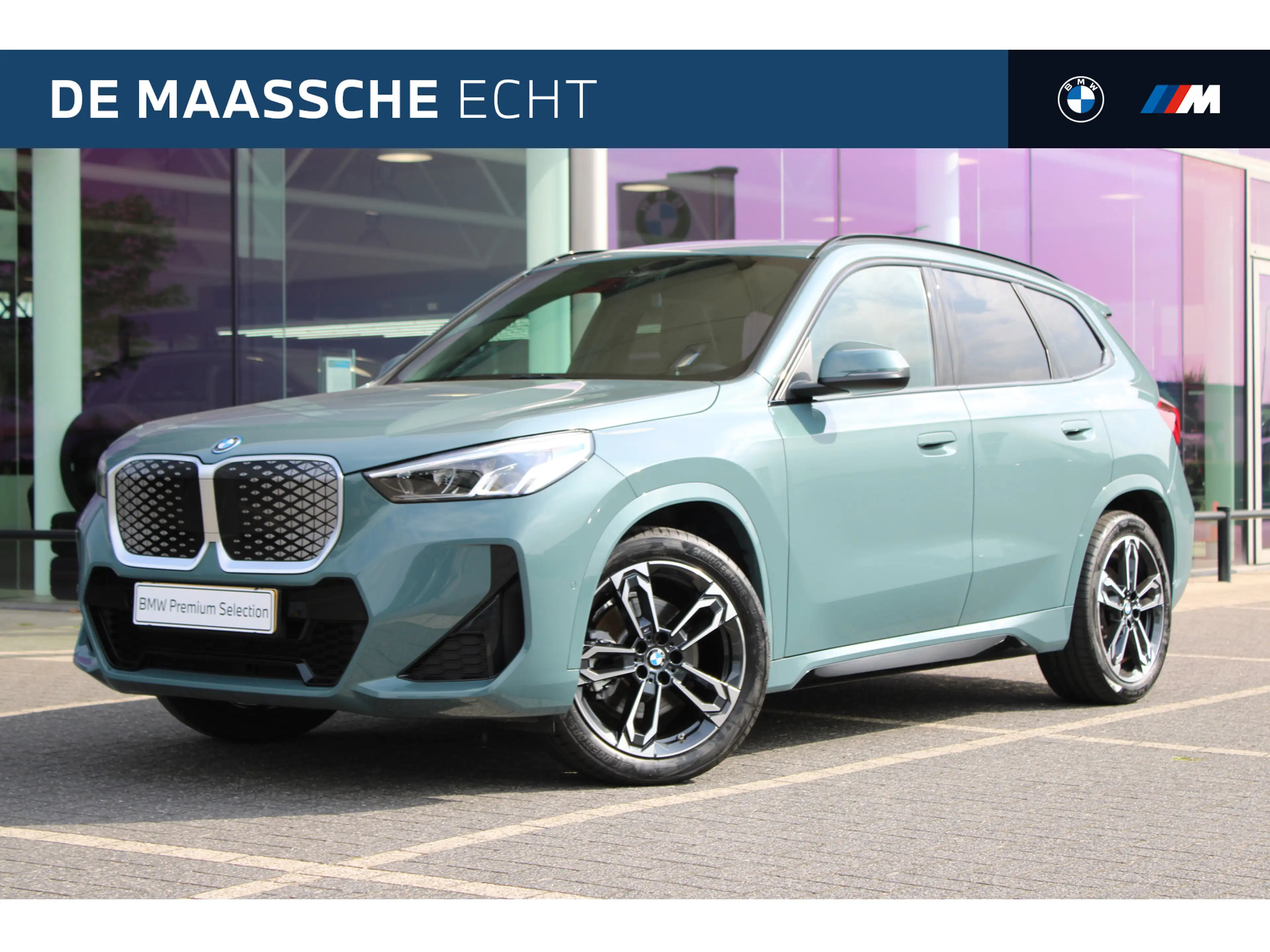 BMW iX1 xDrive30 M Sport / Panoramadak / Sportstoelen / Ac