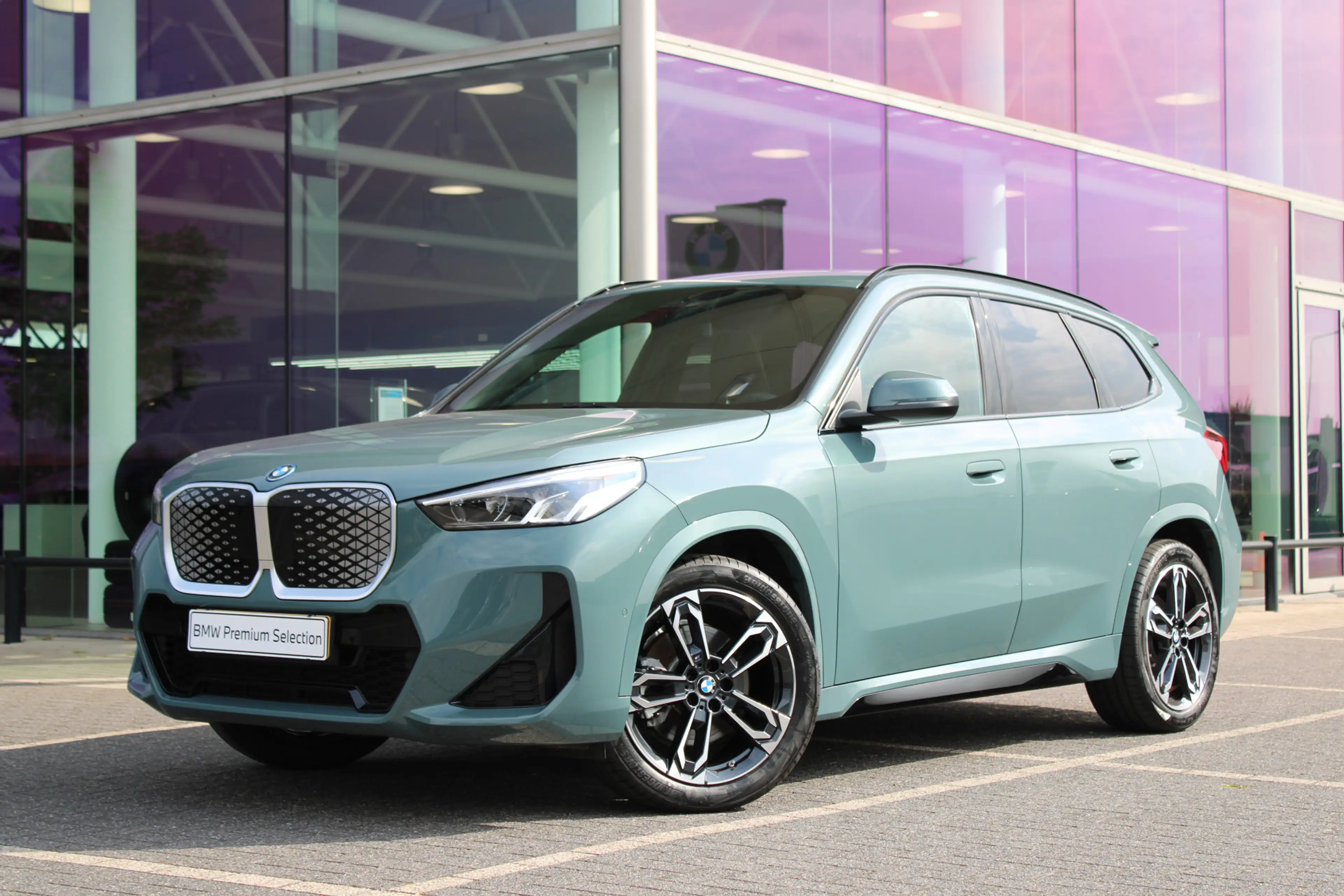 BMW iX1 xDrive30 M Sport / Panoramadak / Sportstoelen / Ac — photo 14