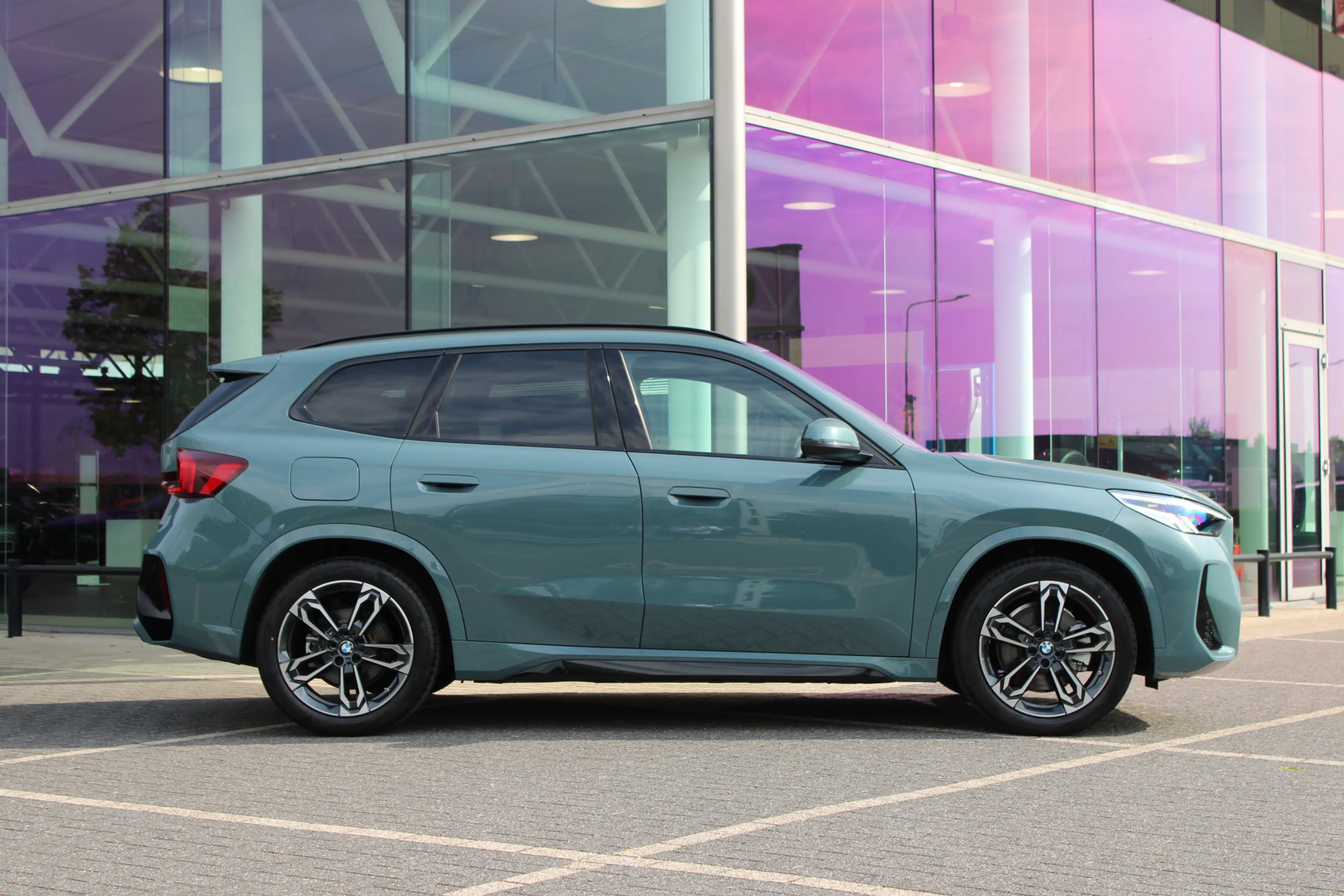 BMW iX1 xDrive30 M Sport / Panoramadak / Sportstoelen / Ac — photo 8