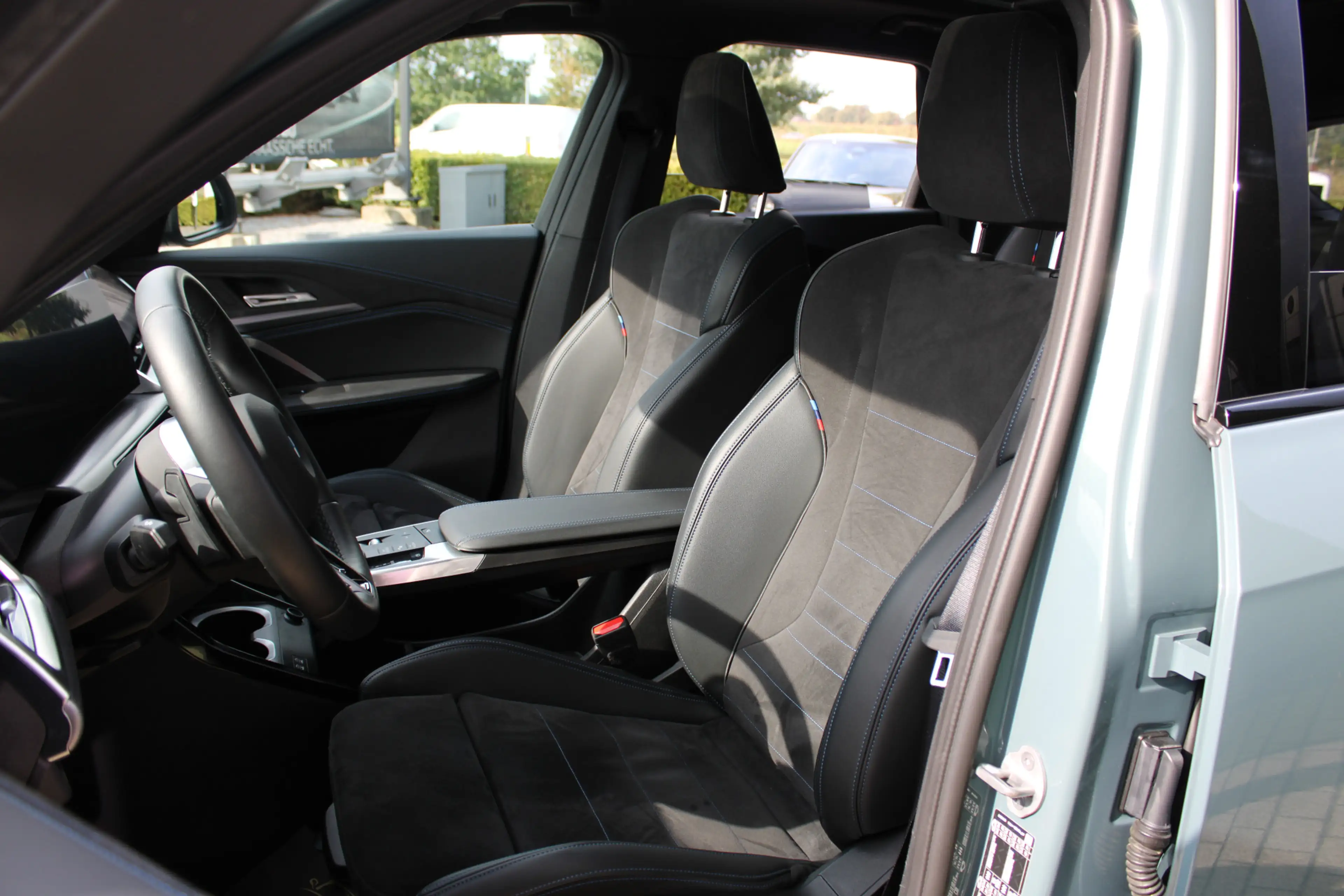 BMW iX1 xDrive30 M Sport / Panoramadak / Sportstoelen / Ac — photo 12