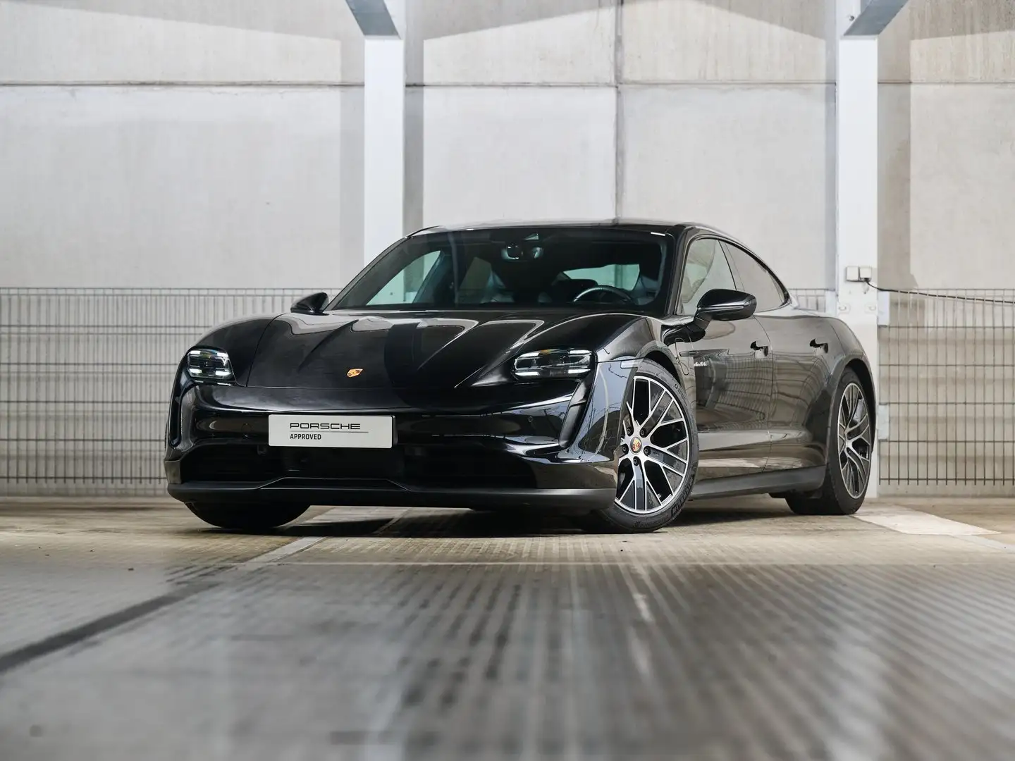 Porsche Taycan 4S Schwarz - 1