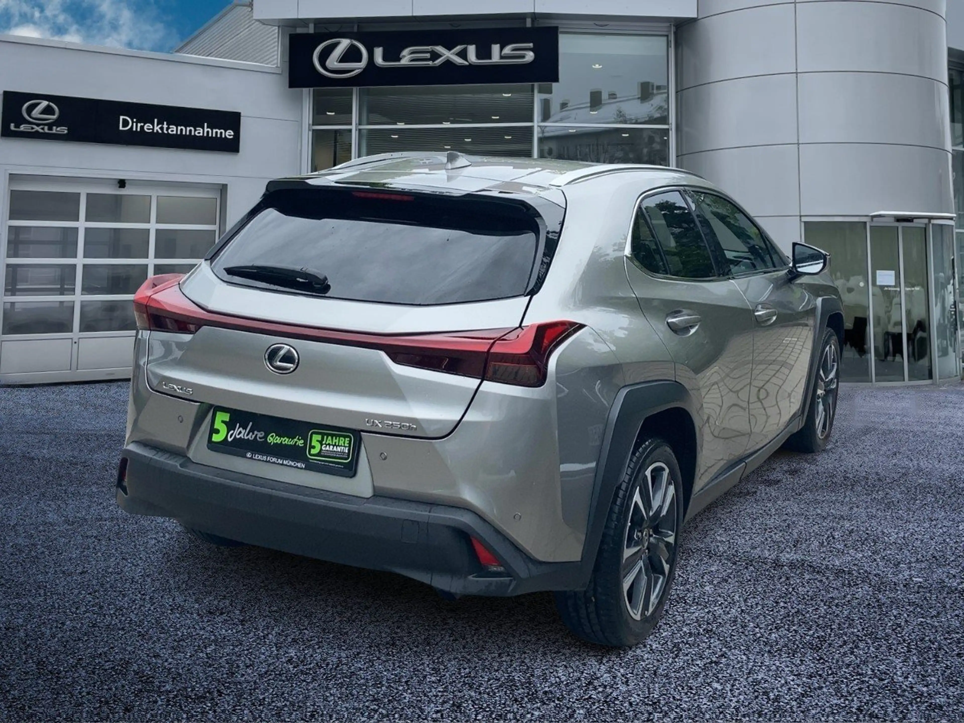 Lexus UX 250h UX 250 h Style Edition — photo 5