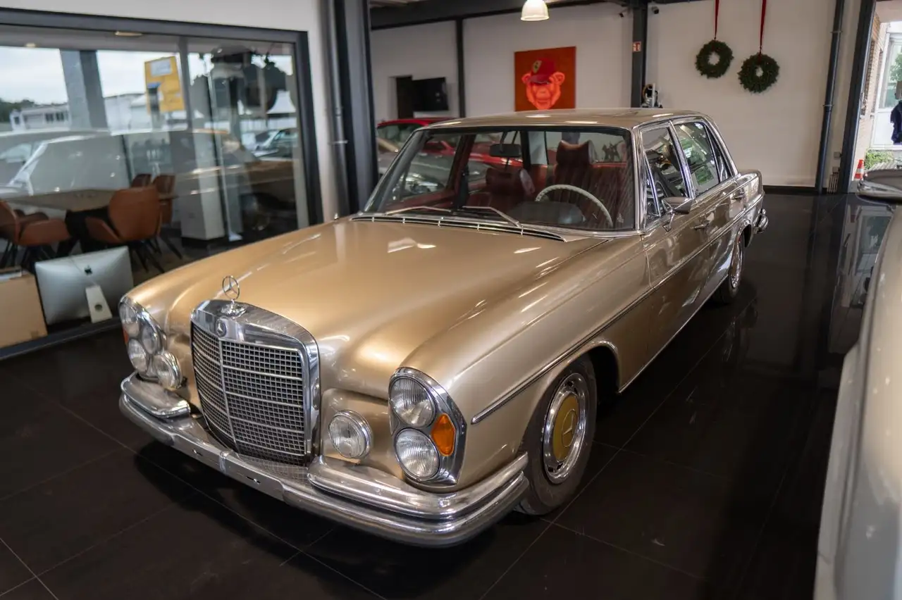 Mercedes-Benz 300