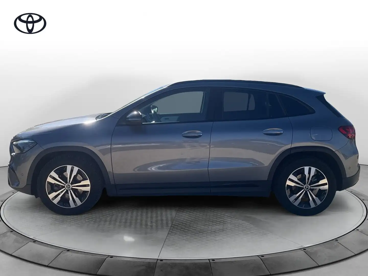 Mercedes-Benz GLA 180 GLA 180 d Automatic AMG Line Premium Plus Grau - 2
