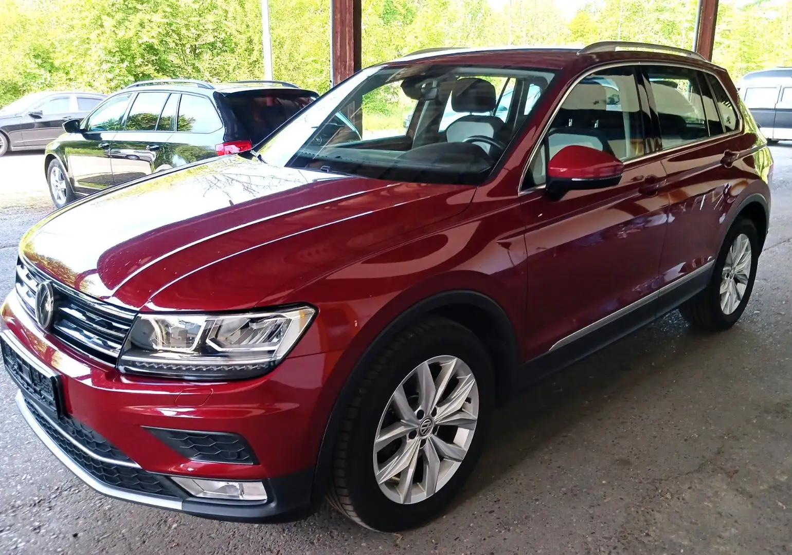 Volkswagen Tiguan Highline 2.0 TDI 110 kW Navi,LED,Alcantar Красный - 1