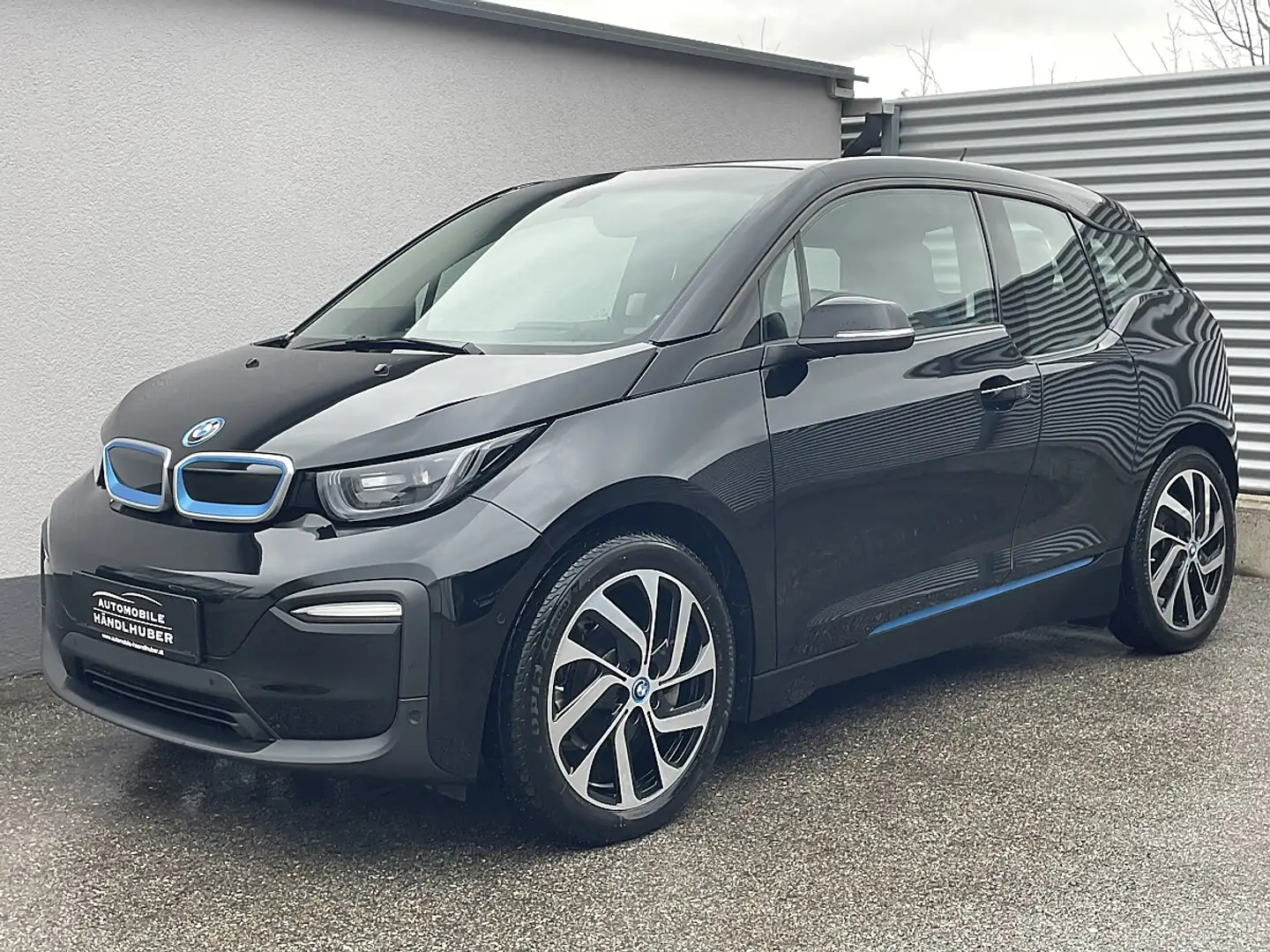 BMW i3 42,2kWh NAVI/LED/RÜ.KAM/19"/PARKASS/TEMP/WÄRMEP... Schwarz - 1