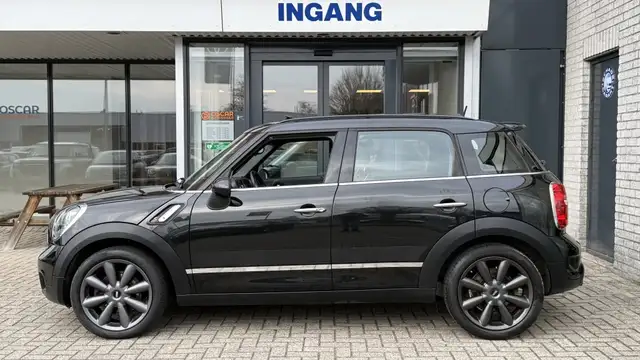 Mini Countryman view 2