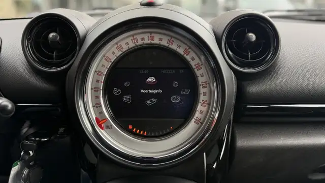 Mini Countryman view 12