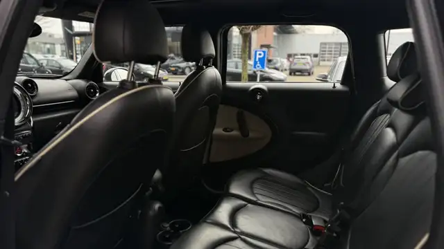 Mini Countryman view 18