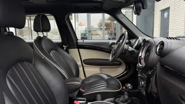 Mini Countryman view 25