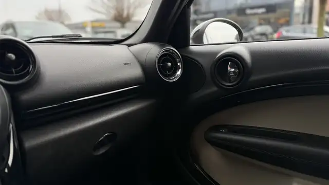 Mini Countryman view 20