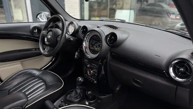 Mini Countryman view 21