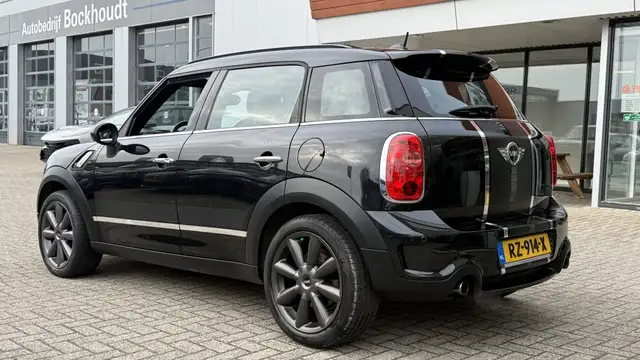 Mini Countryman view 3