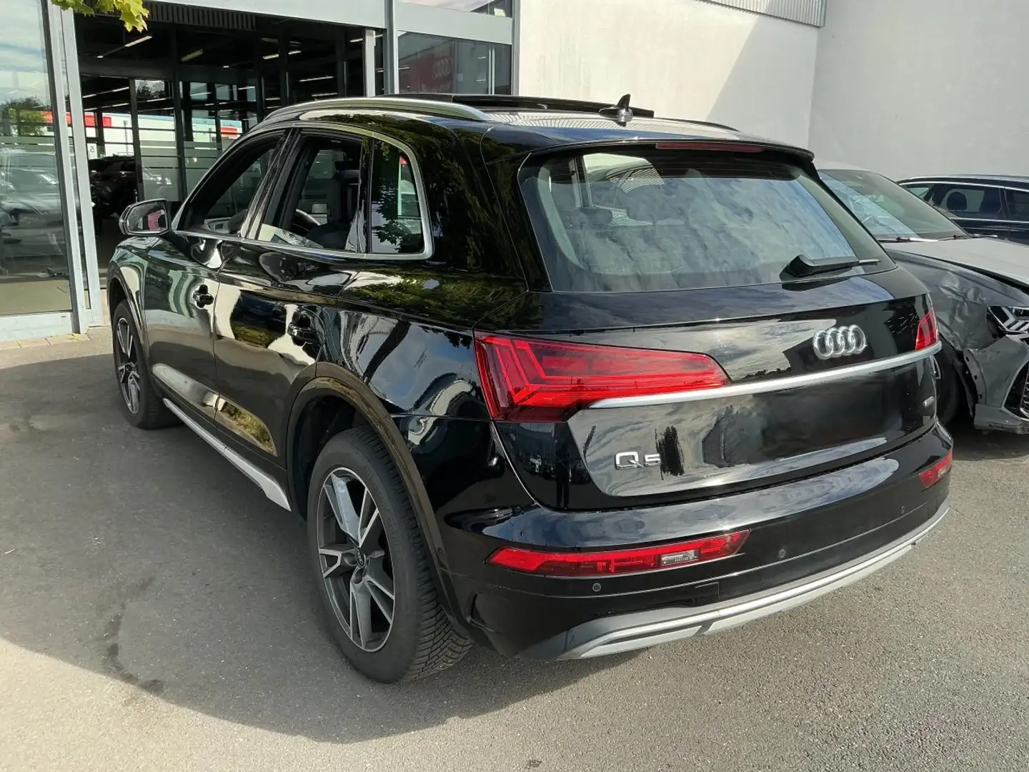 Audi Q5 40 TDI quattro advanced Pano Matrix AHK Schwarz - 2