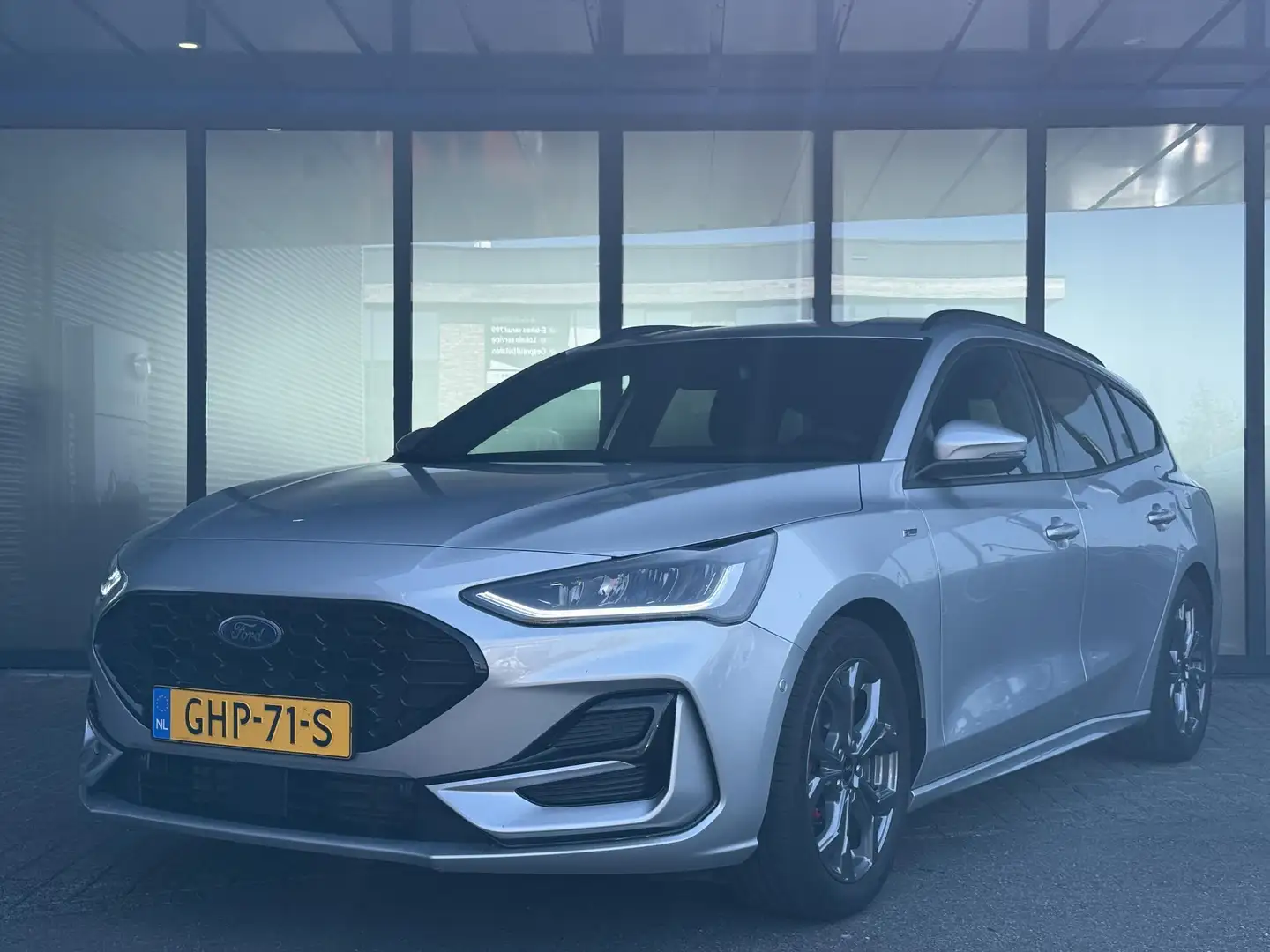 Ford Focus Wagon 1.0 EcoBoost Hybrid ST Line X | Leder Interi Grijs - 2