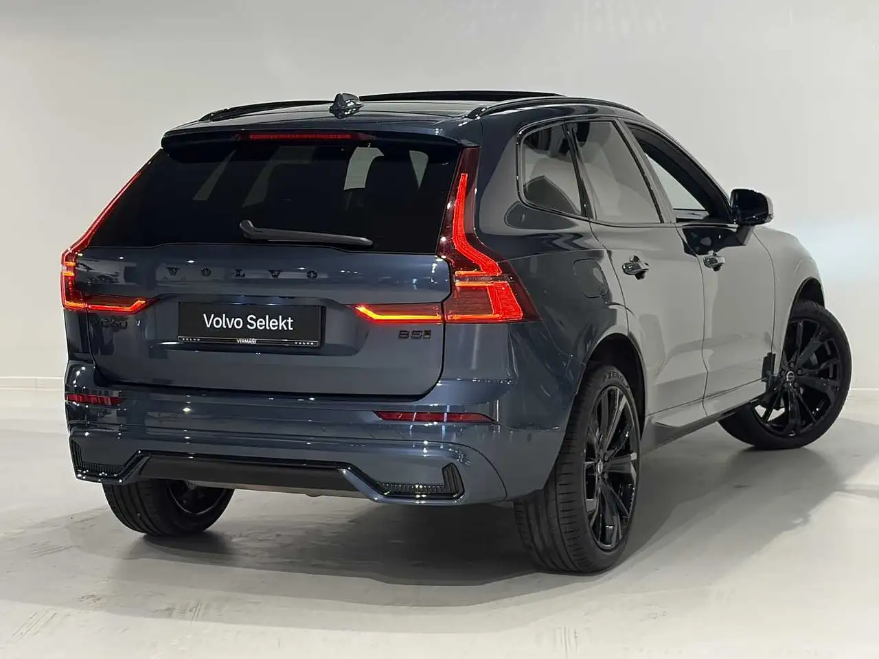 Volvo XC60 B5 AWD (4x4) Black Edition Ultra + electr trekhaak, миниатюра 2