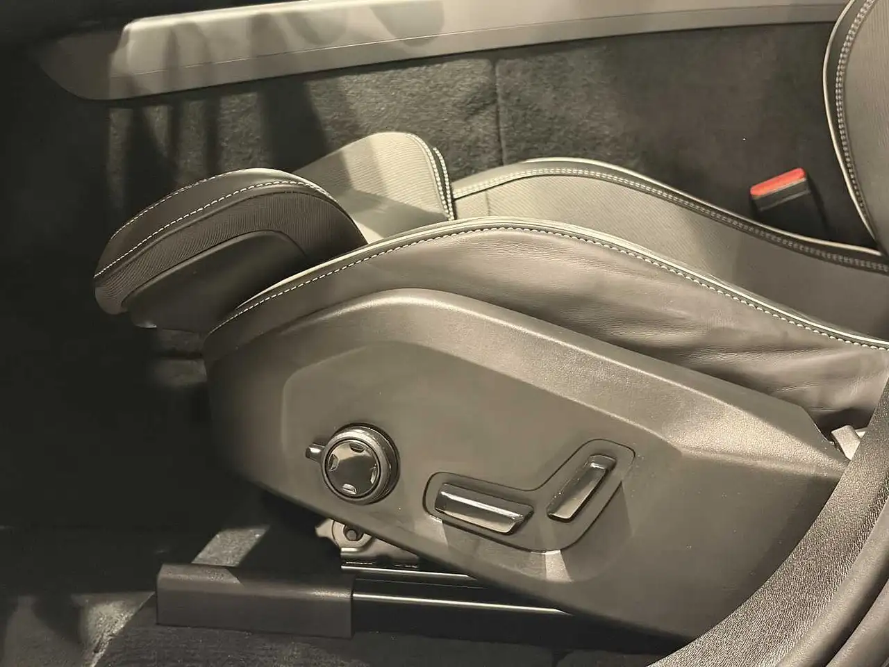 Volvo XC60 B5 AWD (4x4) Black Edition Ultra + electr trekhaak, миниатюра 7
