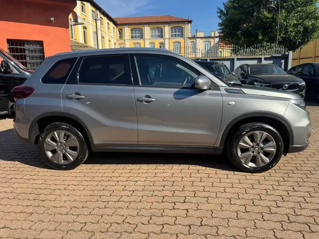 Suzuki Vitara view 4