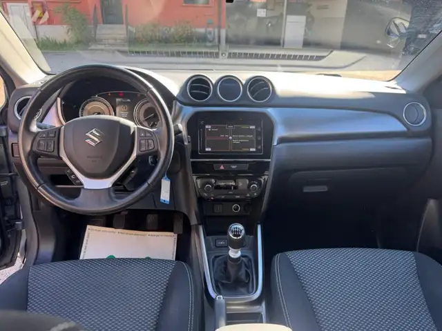 Suzuki Vitara view 12