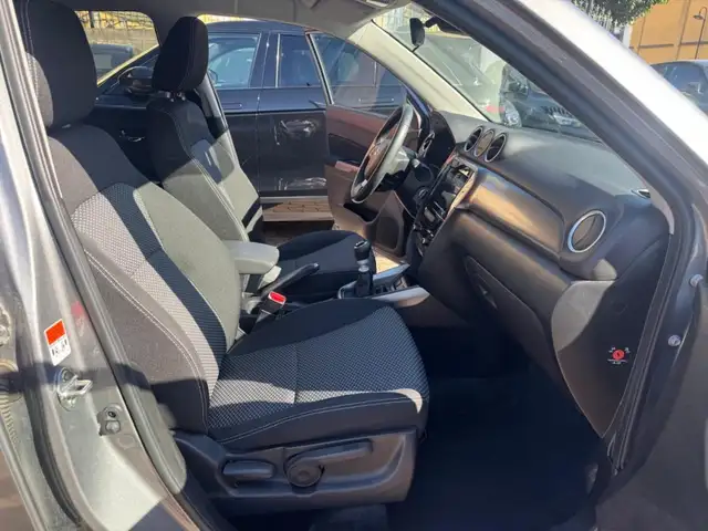 Suzuki Vitara view 15