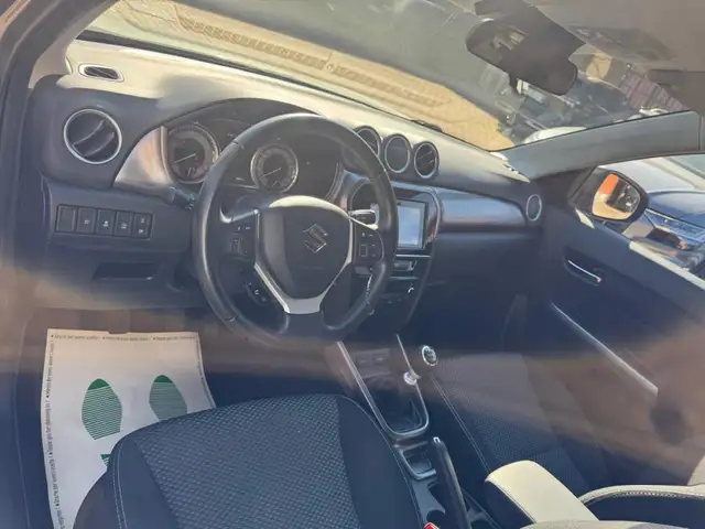 Suzuki Vitara view 11