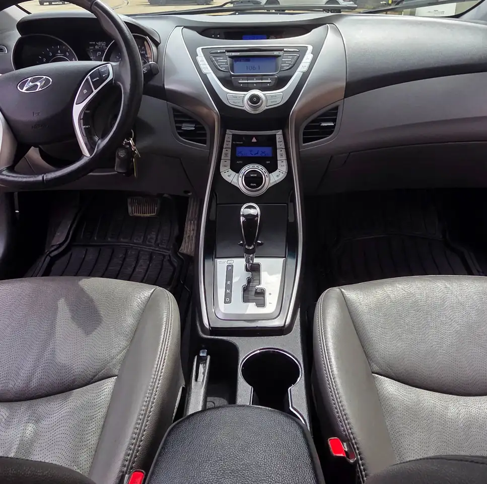 Hyundai ELANTRA fotografie Hyundai ELANTRA
